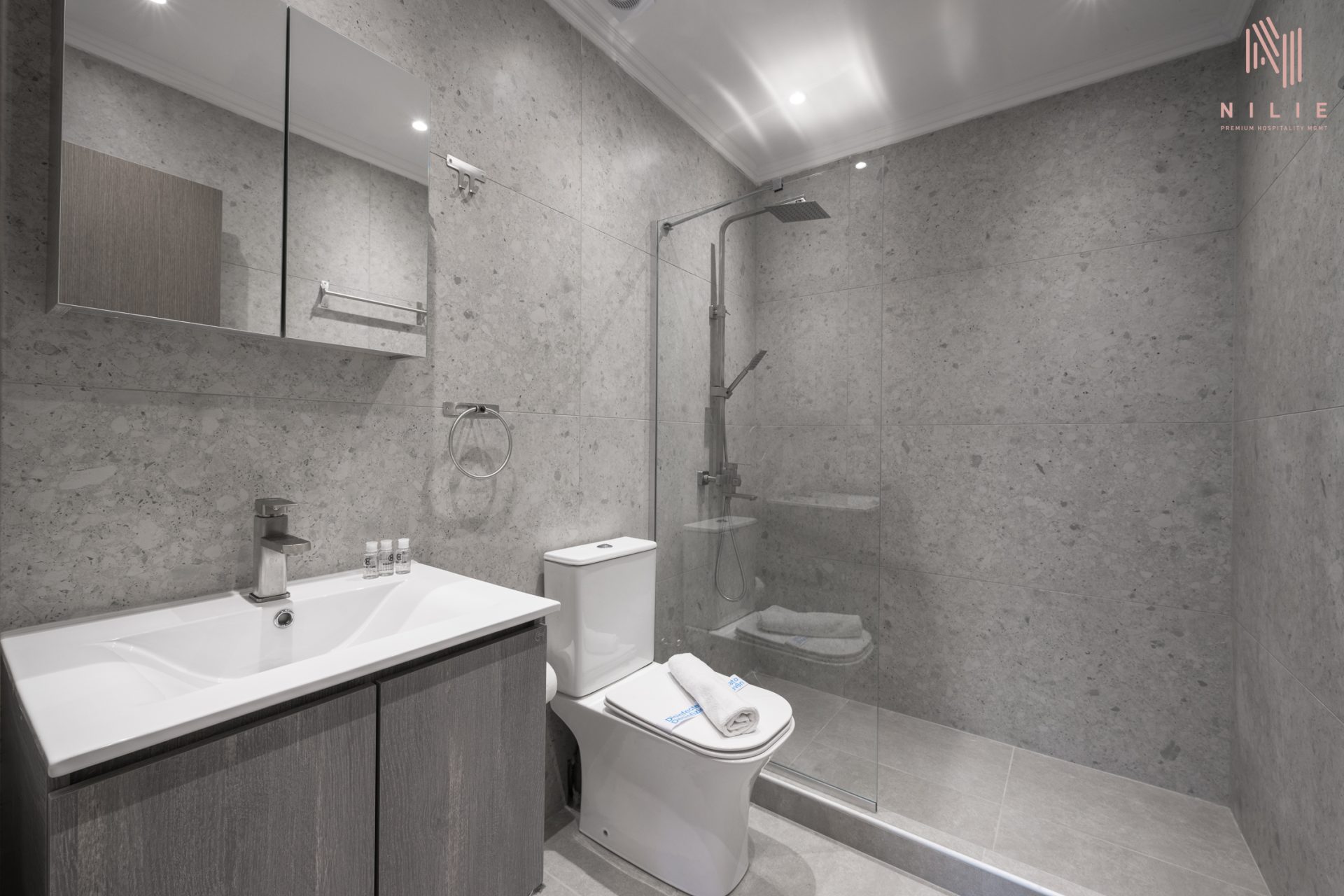 Bourn Apartments 1 Nilie Hospitality MGMT